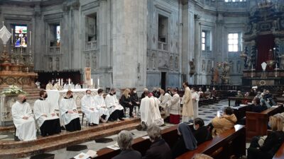 Il Vescovo lava i piedi durante la Messa in Coena Domini - Giovedì Santo 2022