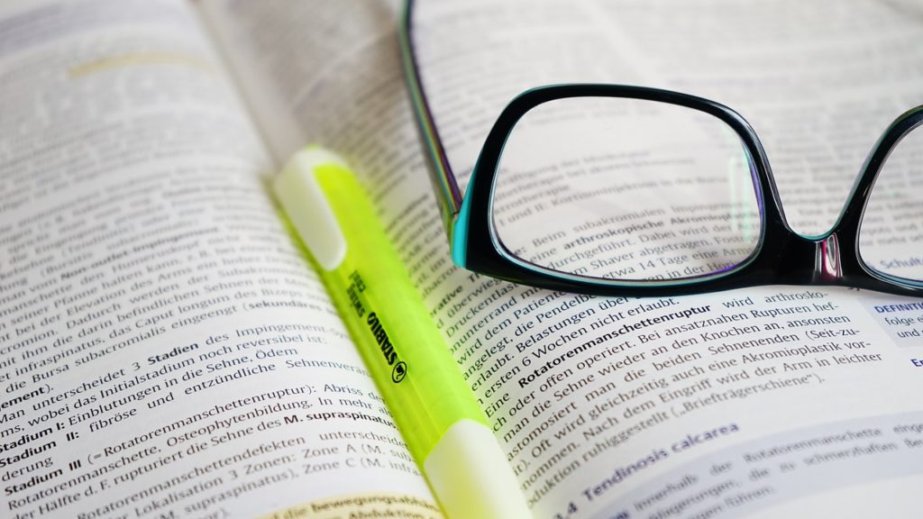 glasses-272399_1280