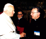mons. Discacciati con il papa S. Giovanni Paolo II