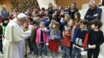 Papa con i bambini sala Nervi
